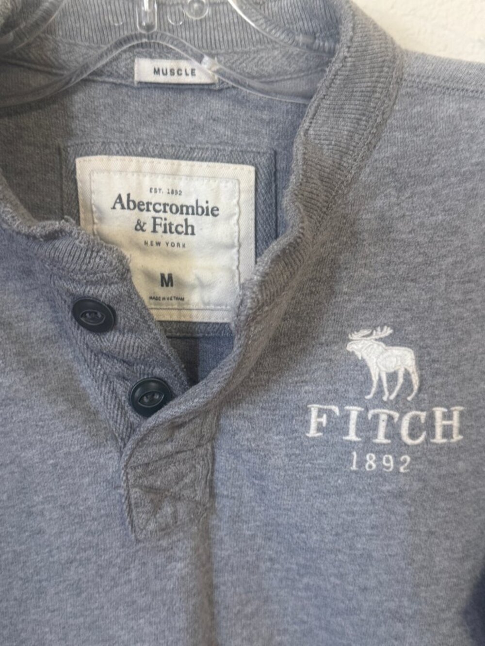 Abercrombie & Fitch Muscle Fit Henley T-Shirt – Men's Medium – Heather Grey - Picture 3 of 4